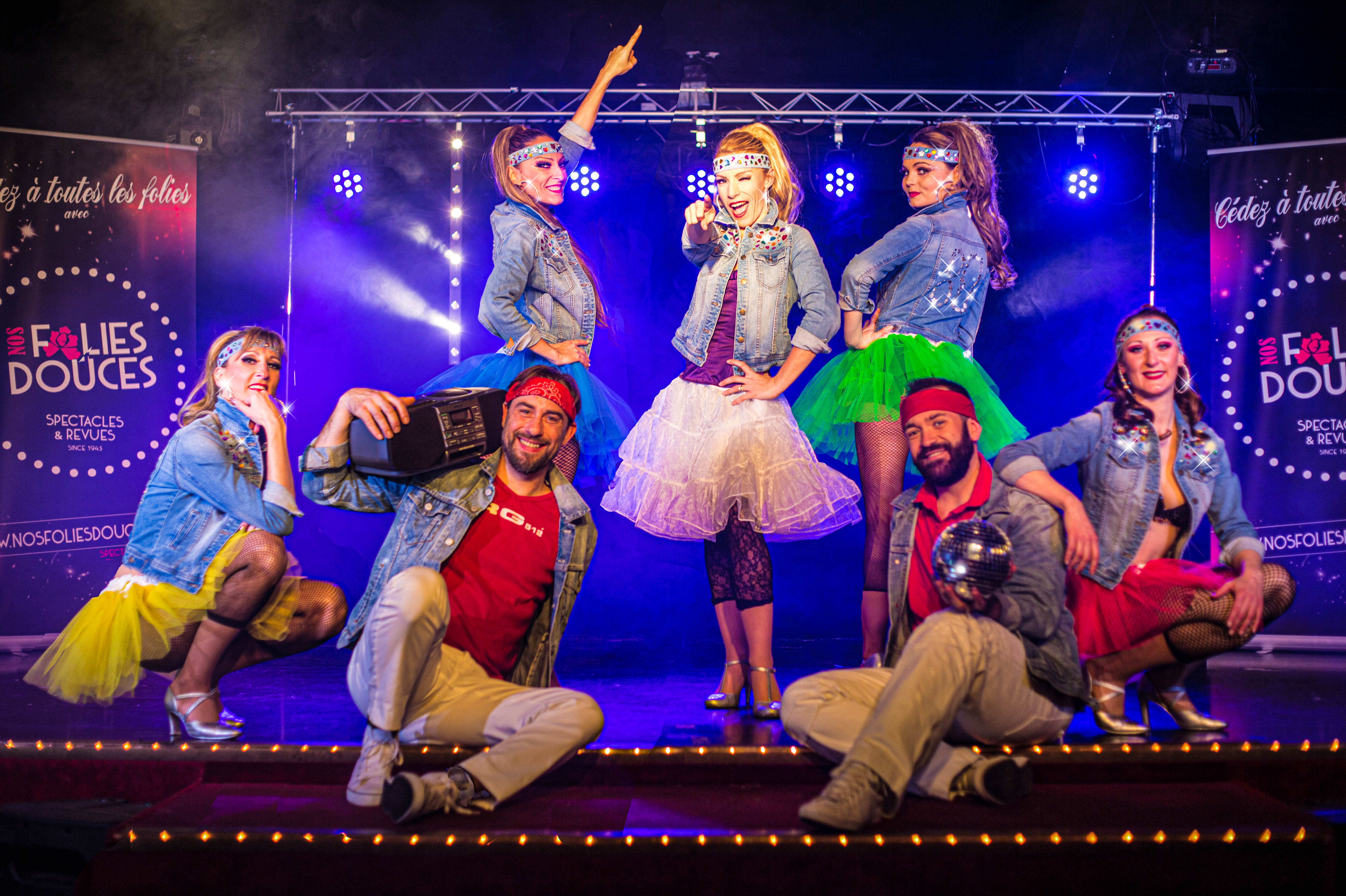 troupe nos folies douces dans le spectacle top 80